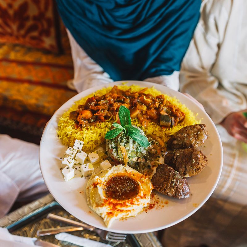 Baharat1 Entdecken Sie die vielseitigen 7-Baharat Gewürze von Nabali Fairkost. Authentisch und von höchster Qualität, perfekt für Fleischgerichte, Eintöpfe, Gemüse und mehr. Unsere nachhaltig produzierten Gewürze kommen im wiederverschließbaren Beutel und halten Ihre Speisen aromatisch. Zahlreiche Rezepte online verfügbar!