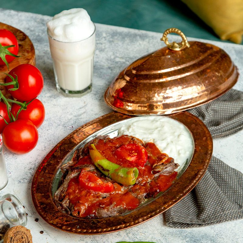 HarissaausTunesien5 Entdecken Sie die vielseitige, scharfe Harissa aus Tunesien! Diese hochwertige Gewürzpaste verleiht Eintöpfen, Dips, Saucen und Marinaden eine authentische, feurige Note. Probieren Sie unser köstliches Rezept für würzige Harissa-Hähnchenschenkel und erleben Sie den intensiven Geschmack der nordafrikanischen Küche!